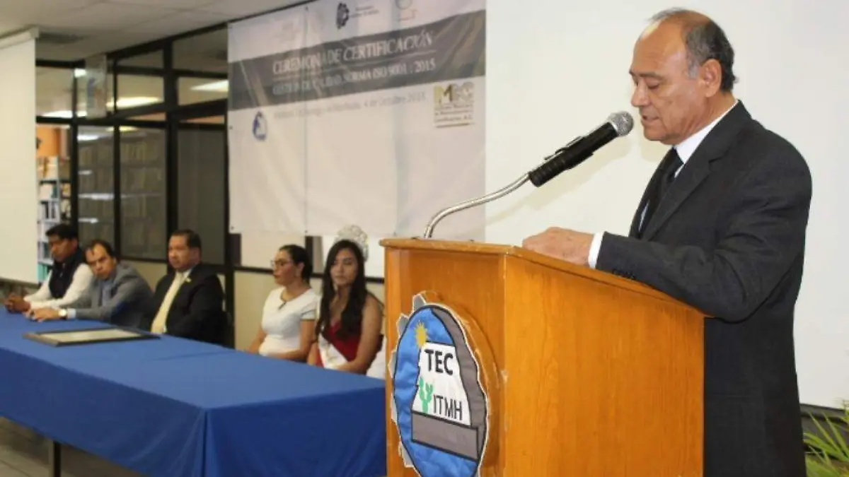 El director Jose Luis Bernal